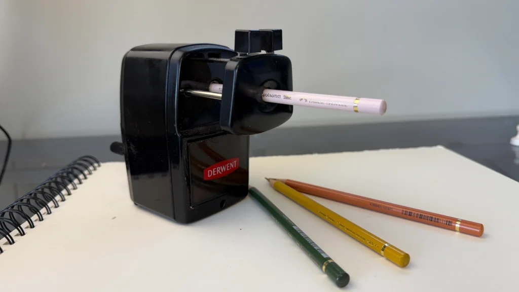 The Derwent Superpoint is one of the best erasers for coloured pencils.